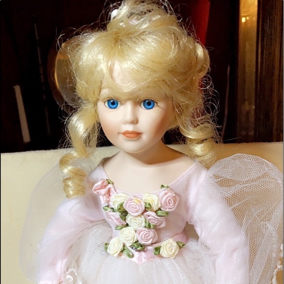 NWT 🩰LIMITED EDITION🩰COLLECTIBLE MEMORIES GISELLE PORCELAIN DOLL• - Picture 6 of 14